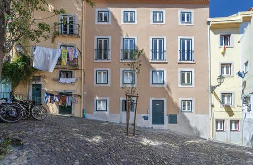 Mouraria Apartment | Central Lisbon Oasis with Patio
