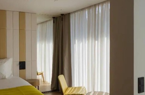 Sao Jorge de Arroios Hotel | Central Retreat with Rooftop Swims and an Exclusive Light Display