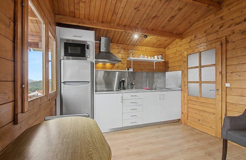 Caldas da Rainha Ski Chalet | Chalet 'Valley View' with Shared Pool, Shared Garden and Wi-Fi