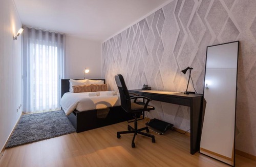 Lumiar Apartment | Charm 3BDR Apartment W/Balcony by LovelyStay