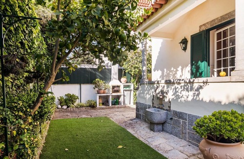 Parede Villa | Charm Villa in Parede, few meters from the Beach. Beautiful garden with Jacuzzi