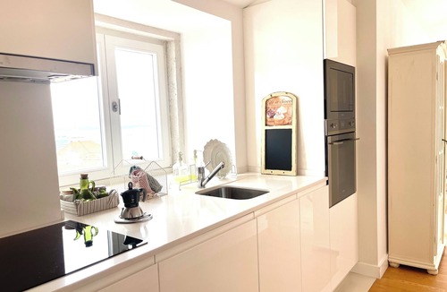 Santo Estevao Apartment | Charming 2-bedroom Riverview Apartment with Elevator, AC, WiFi in Alfama- Lisboa