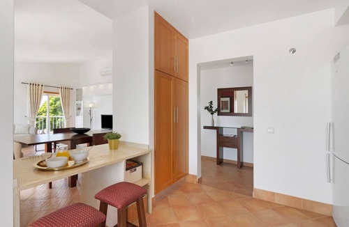 Santa Luzia Apartment | Charming 3-Bedroom Apartment in Santa Luzia with Shared Pool, Wi-Fi & Air Conditioning