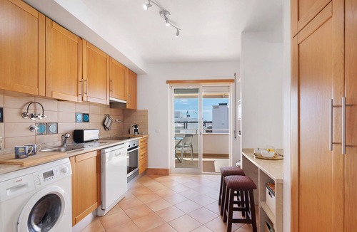 Santa Luzia Apartment | Charming 3-Bedroom Apartment in Santa Luzia with Shared Pool, Wi-Fi & Air Conditioning