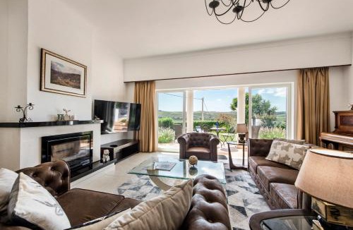 Silves Villa | Charming 3 bedroom Villa Nestled Amongst the Orange Groves of Silves, Algarve, Portugal