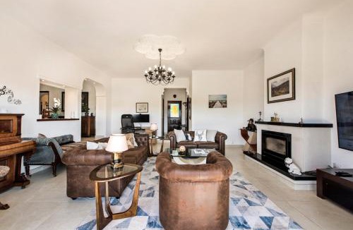 Silves Villa | Charming 3 bedroom Villa Nestled Amongst the Orange Groves of Silves, Algarve, Portugal