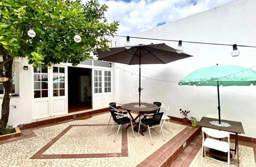 Mourao House | Charming 5-bed House in Granja