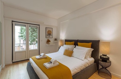 Sao Joao de Deus Apartment | Charming Apartment in City Center
