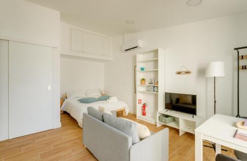 Charneca de Caparica e Sobreda Apartment | Charming Aroeira Beach Studio