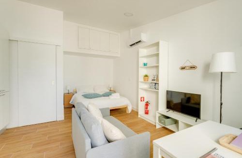 Charneca de Caparica e Sobreda Apartment | Charming Aroeira Beach Studio
