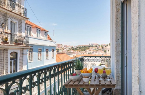 Sacramento Apartment | Charming Chiado 2Bedr W/Balcony and View