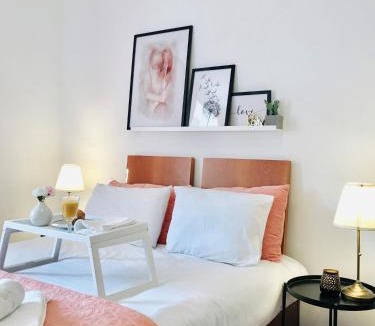 Sacramento Apartment | Charming Chiado 2Bedr W/Balcony and View