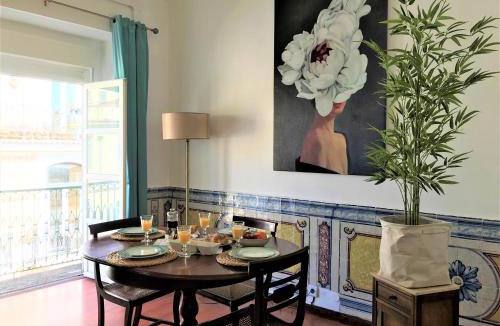 Sacramento Apartment | Charming Chiado 2Bedr W/Balcony and View