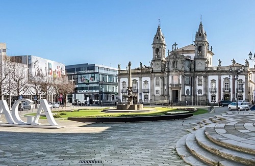 Braga Apartment | Charming Countryside Escape with Pool and Garden Near Bom Jesus do Monte