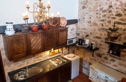 Salsas House | Charming house in Parada with mountain view and fenced garden