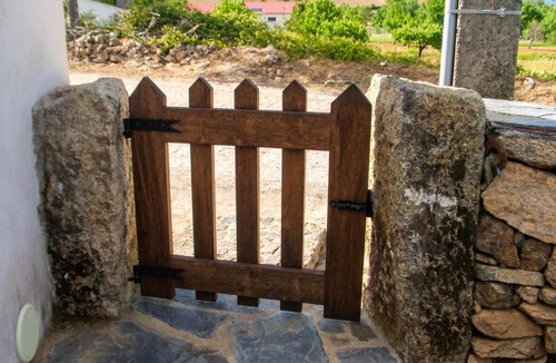 Salsas House | Charming house in Parada with mountain view and fenced garden