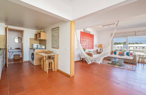Telheiro Apartment | Charming Marina Apartment, Walk to Old Town