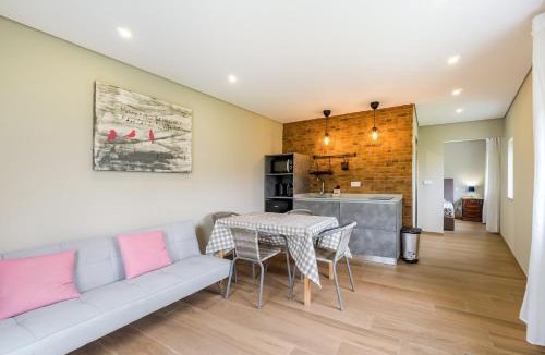 Amares House | Charming Retreat with Pool