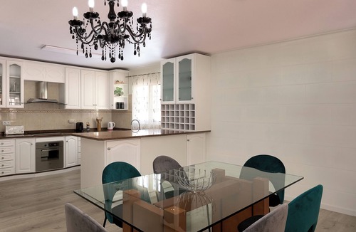 Prazeres Villa | Charming Villa with Pool and 3 Suites