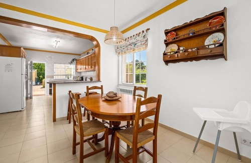 Alfarrobeira Apartment | Charming Villa with Pool & Garden in Vale da Lama