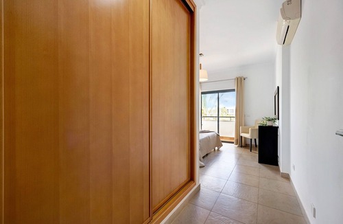 Porto de Mos Apartment | Chez Hélène et Paulo Apartment with Shared Pool, Wi-Fi, and Air Conditioning