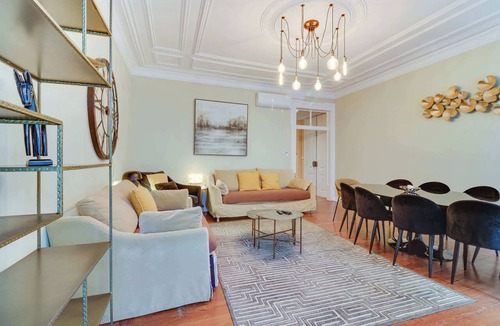 Encarnacao Apartment | Chiado | 4 Bedrooms + 2 Baths | Parking