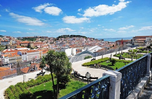 Martires Apartment | Chiado Central Apartment, the Heart of Lisbon