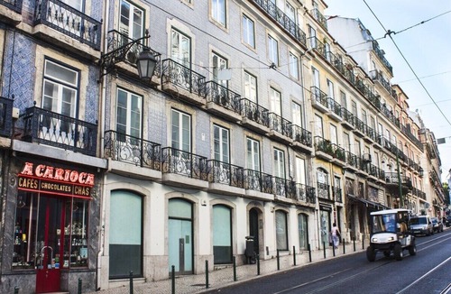 Martires Apartment | Chiado Central Apartment, the Heart of Lisbon