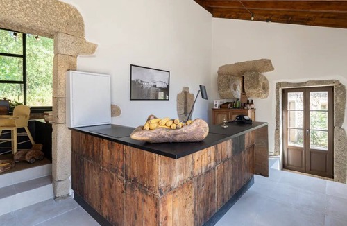 Braga Apartment | Chic Rural Escape with Pool Access and Relaxing Ambience in Parada de Tibães