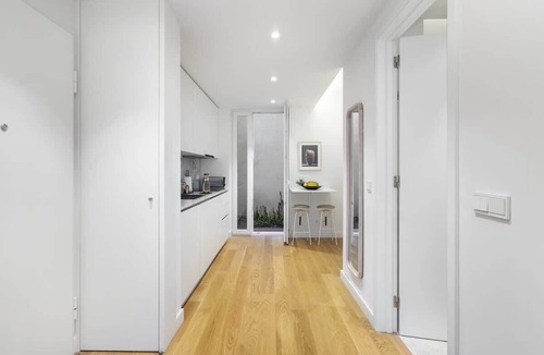 Santo Amaro Apartment | Chic Studio, Steps to LX Factory & Free Street
