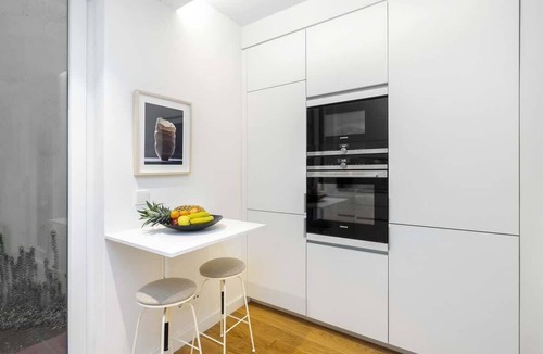 Santo Amaro Apartment | Chic Studio, Steps to LX Factory & Free Street