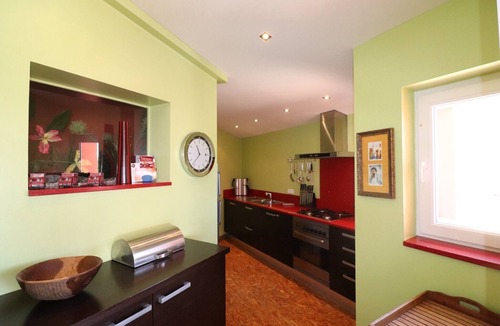 Lagos Apartment | Chic Wi-Fi Apartment for 4 with Stunning Sea & Marina Views, 300m from the Beach