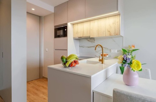 Santa Marinha Apartment | City Views Apartment Gaia by HostWise