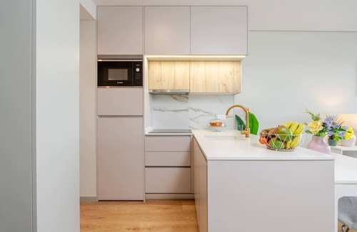Santa Marinha Apartment | City Views Apartment Gaia by HostWise