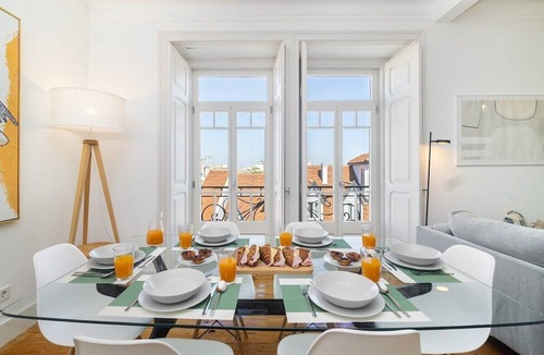 Santo Antonio Apartment | Classic Beauty & Modern Retreat in Rato