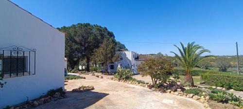 Albufeira Villa | Classic Countryside Cottage with Private Balcony - Casa 2
