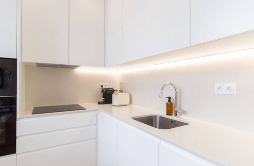 Leixões Apartment | Coastal 3BR Duplex w/Terrace by LovelyStay