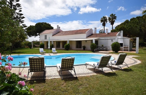 Alfarrobeira House | Coastal Retreat with Private Pool