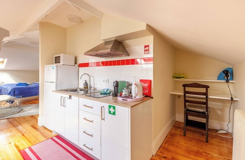 Se Nova Apartment | Coimbra Old Town Gem Family Studios, Suites with Private Bathrooms