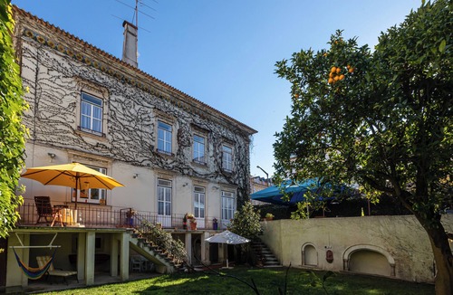 Se Nova Apartment | Coimbra Old Town Gem Family Studios, Suites with Private Bathrooms