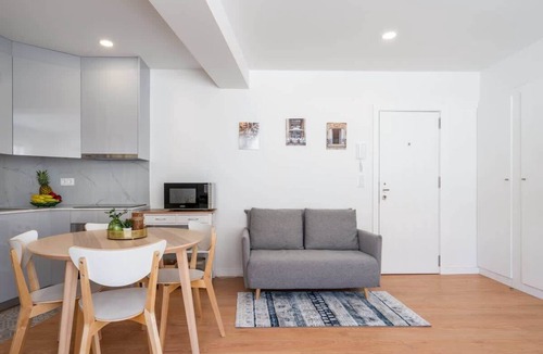 Paranhos Apartment | Comfy Sunny Flats | Prime Location by HostWise