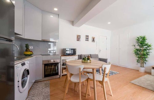 Paranhos Apartment | Comfy Sunny Flats | Prime Location by HostWise