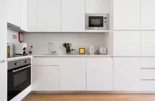 Santos Apartment | Contemporary Gem Studio in Lisbon’s Heart with Wi-Fi and Air Conditioning