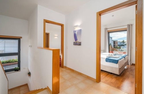 Ameijeira Apartment | Contemporary villa with private pool