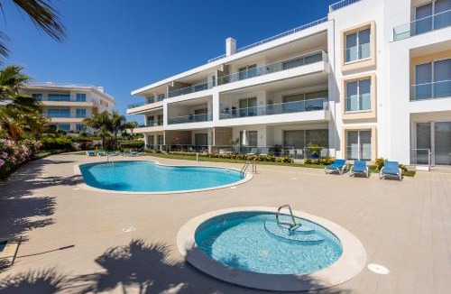 Porto de Mos Apartment | CoolHouses Algarve Lagos, 3 Bed modern Flat, outdoor & Indoor pools, Gym, Amor à Vida