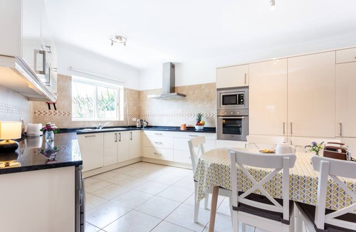 Funchal Ski Chalet | CoolHouses Algarve Lagos | Casa Evasion