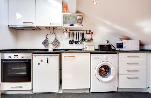 Beato Apartment | Cosy and bright studio apartment for 4 in Beato