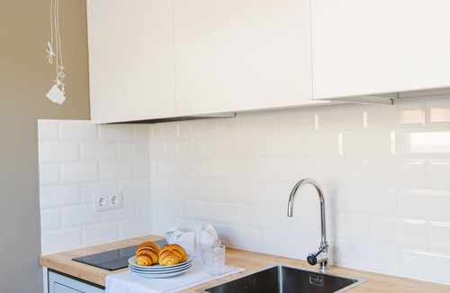 Mafra House | Cosy chic cabin with private terrace, shared heated* swimming pool