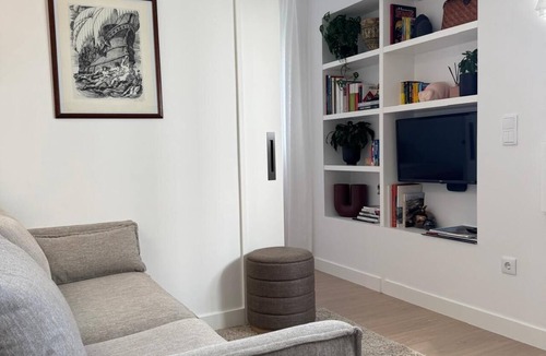 Barreira Apartment | Cosy Studio | Custom Tiles & Balcony · Leiria