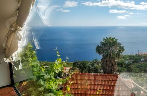 Arco da Calheta Cottage | Cottage Eira, charming getaway with Ocean View!